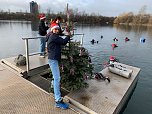 Weihnachtsmann unter Wasser - am Taucherteich versenkte man gestern wieder den traditionellen Weihnachtsbaum (Foto: Tauchsportzentrum am Sundhäuser See) Weihnachtsmann unter Wasser - am Taucherteich versenkte man gestern wieder den traditionellen Weihnachtsbaum (Foto: Tauchsportzentrum am Sundhäuser See)
