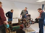 Untersuchung am historischen Gef&auml;hrt (Foto: Ostklassikerklub Wolkramshausen)