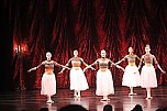 Ballettaufführungen auf der großen Bühne des Theaters (Foto: Tanzschule Radeva) Ballettaufführungen auf der großen Bühne des Theaters (Foto: Tanzschule Radeva)