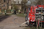Starke Rauchentwicklung auf dem Gel&auml;nde des alten Gaswerks rief gestern die Feuerwehr auf den Plan (Foto: Silvio Dietzel/Lukas M&uuml;hlhause)