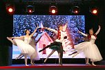 Weihnachtsballett mit den Eleven des Tanzstudios Radeva (Foto: H.Wernig) Weihnachtsballett mit den Eleven des Tanzstudios Radeva (Foto: H.Wernig)