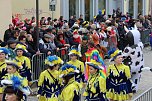 Ein bunter Karnevalszug zog sich am Rosenmontag durch Sondershausen (Foto: Eva Maria Wiegand)
