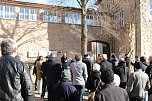 Gedenken vor dem Rathaus (Foto: agl) Gedenken vor dem Rathaus (Foto: agl)