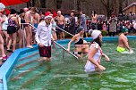 Traditionelles Anbaden im Neustädter Freibad bei fünf Grad Wassertemperatur (Foto: S.Teztel) Traditionelles Anbaden im Neustädter Freibad bei fünf Grad Wassertemperatur (Foto: S.Teztel)