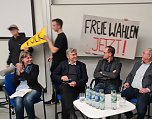Mehr als 100 Gäste besuchten die Hochschule Nordhausen, um gemeinsam mit Zeitzeugen an die friedliche Revolution und Grenzöffnung vor 35 Jahren zu erinnern und die Bedeutung demokratischer Werte für die heutige Gesellschaft zu diskutieren (Foto: HSN) Mehr als 100 Gäste besuchten die Hochschule Nordhausen, um gemeinsam mit Zeitzeugen an die friedliche Revolution und Grenzöffnung vor 35 Jahren zu erinnern und die Bedeutung demokratischer Werte für die heutige Gesellschaft zu diskutieren (Foto: HSN)