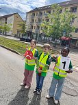 Sicher zu Fuß - die Schüler der Grundschule Bertold Brecht auf dem 1. "Safety Walk" (Foto: Katja Vopel, Grundschule Bertold Brecht) Sicher zu Fuß - die Schüler der Grundschule Bertold Brecht auf dem 1. "Safety Walk" (Foto: Katja Vopel, Grundschule Bertold Brecht)