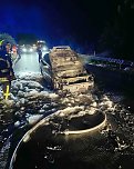 Autobrand in der Nacht (Foto: Feuerwehr / Silvio Dietzel ) Autobrand in der Nacht (Foto: Feuerwehr / Silvio Dietzel )