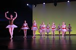 Das Ballettm&auml;rchen Aschenbr&ouml;del, aufgef&uuml;hrt von den Sch&uuml;lerinnen und Sch&uuml;lern des Tanzstudios Radeva.  (Foto: F. Kind)