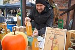 Alexander Ibe mit dem besonderen Apfelsaft aus Fr&uuml;chten vom "Sch&ouml;nen aus Nordhausen".  (Foto: ssc)