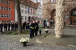 Gedenken zum 81. Jahrestag der Bombardierung Nordhausens auf dem Rathausplatz (Foto: agl) Gedenken zum 81. Jahrestag der Bombardierung Nordhausens auf dem Rathausplatz (Foto: agl)