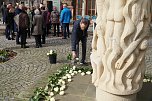 Gedenken zum 81. Jahrestag der Bombardierung Nordhausens auf dem Rathausplatz (Foto: agl) Gedenken zum 81. Jahrestag der Bombardierung Nordhausens auf dem Rathausplatz (Foto: agl)