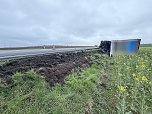 Der umgekippte LKW blockierte die B4.  (Foto: Silvio Dietzel)