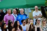 Fans und Cheftrainer des Th&uuml;ringer HC Herbert M&uuml;ller verabschieden neun Spitzenhandballerinnen in Bad Langensalza (Foto: Eva Maria Wiegand)