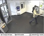 Bilder aus der &Uuml;berwachungskamera (Foto: Polizei)