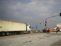 Crash an der Abfahrt Bild: Crash an der Abfahrt