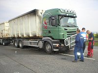 Crash an der Abfahrt Bild: Crash an der Abfahrt
