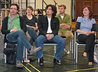 Bild: Ensemble steht