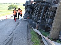 Bild: Lkw blockiert Bundesstra&szlig;e