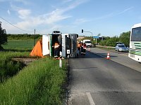 Bild: Lkw blockiert Bundesstra&szlig;e