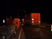 Bild: Umgekippter Lkw blockierte B4