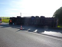 Bild: Umgekippter Lkw blockierte B4