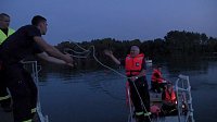 Bild: Suche am und auf dem See