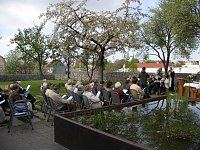Bild: Besinnlich im Klostergarten