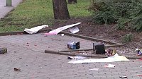 Bild: B&ouml;llerabfall auf den Stra&szlig;en