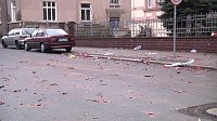 Bild: B&ouml;llerabfall auf den Stra&szlig;en