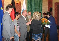 Preis übergeben Bild: Preis übergeben
