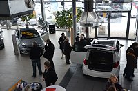 Bild: Gro&szlig;es Angrillen bei Opel Autohaus Peter