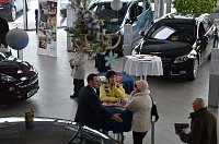 Bild: Gro&szlig;es Angrillen bei Opel Autohaus Peter