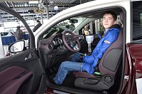 Bild: Gro&szlig;es Angrillen bei Opel Autohaus Peter