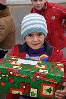 Geschenke übergeben Bild: Geschenke übergeben