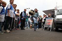 Bild: Torwandschie&szlig;en mit Olaf Thon