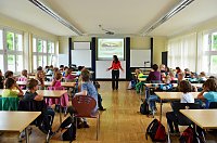 Bild: "Mini"-Studenten eroberten Campus