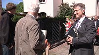 Bild: B&uuml;cherkette zum Umzug der Bibliothek