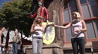 Bild: B&uuml;cherkette zum Umzug der Bibliothek