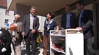 Bild: B&uuml;cherkette zum Umzug der Bibliothek