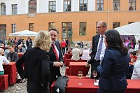 Bild: Prominente Premiereng&auml;ste