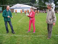 Bild: Premiere im Feldhandball