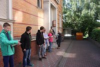 Bild: B&uuml;cherkette zum Umzug der Bibliothek