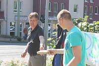Bild: B&uuml;cherkette zum Umzug der Bibliothek