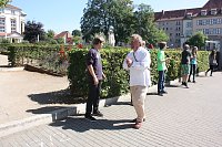 Bild: B&uuml;cherkette zum Umzug der Bibliothek