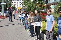 Bild: B&uuml;cherkette zum Umzug der Bibliothek