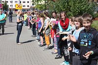 Bild: B&uuml;cherkette zum Umzug der Bibliothek