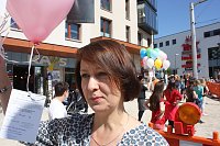 Bild: B&uuml;cherkette zum Umzug der Bibliothek