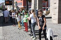 Bild: B&uuml;cherkette zum Umzug der Bibliothek