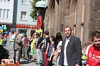 Bild: B&uuml;cherkette zum Umzug der Bibliothek