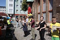 Bild: B&uuml;cherkette zum Umzug der Bibliothek